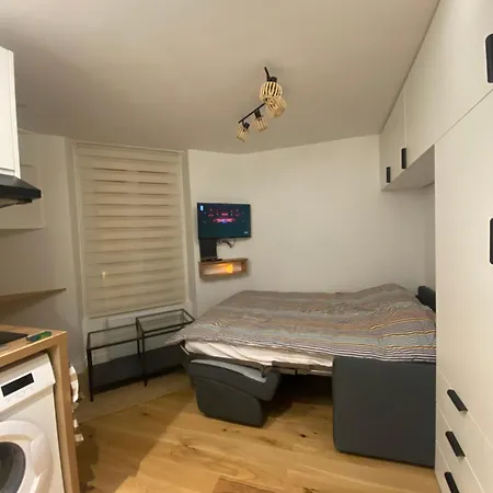 Small Comfy In 4* Paris