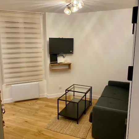 Oda ve Kahvaltı Small Comfy In Paris